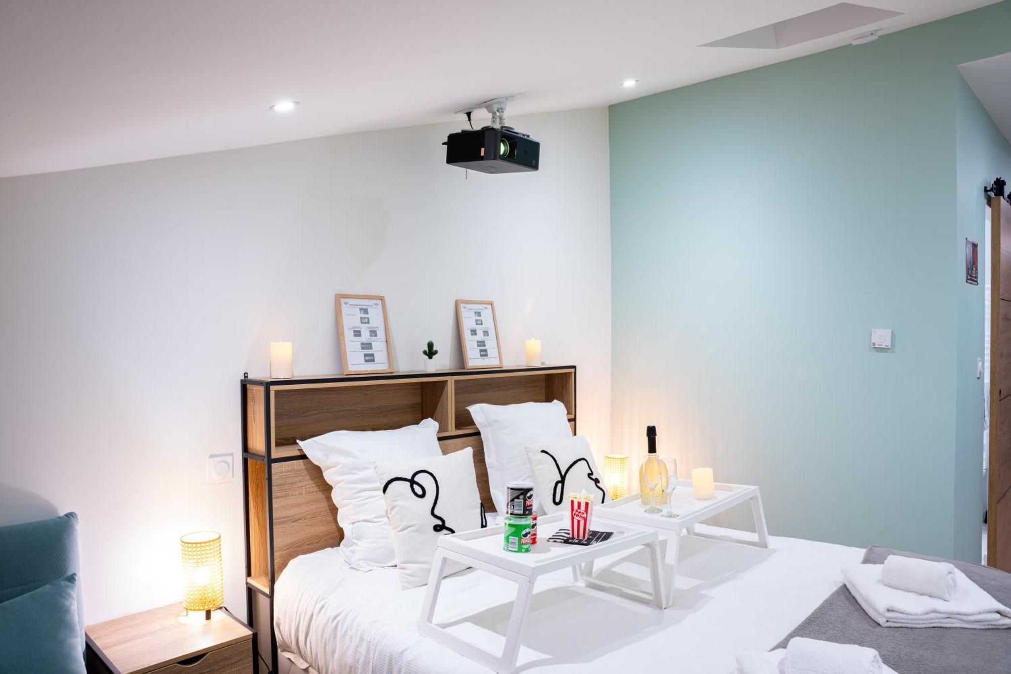 Food And Chill - Deux Appartements Hypercentre - 1 Theme Cinema - By Primo C0Nciergerie تورنو المظهر الخارجي الصورة