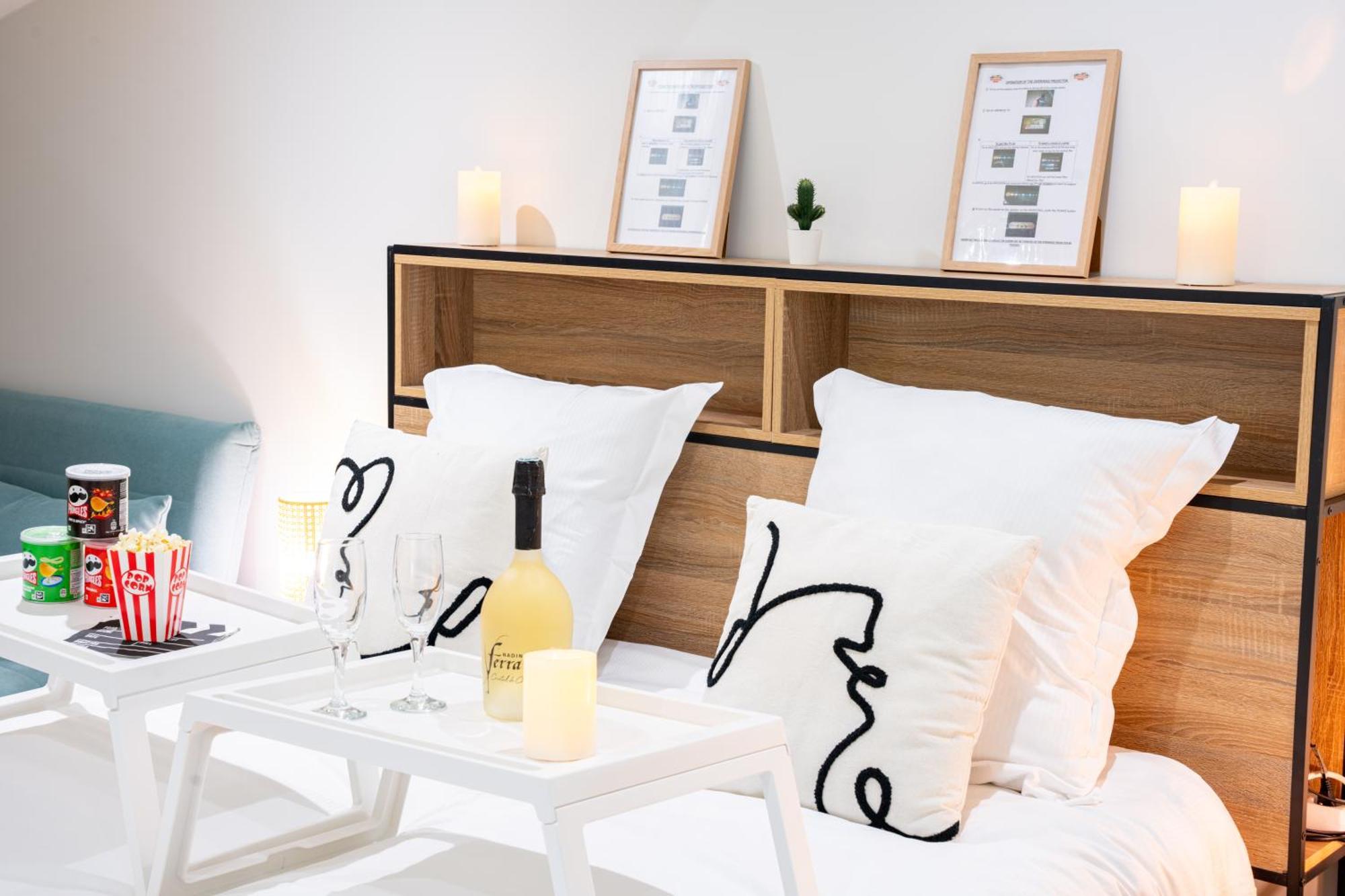 Food And Chill - Deux Appartements Hypercentre - 1 Theme Cinema - By Primo C0Nciergerie تورنو المظهر الخارجي الصورة